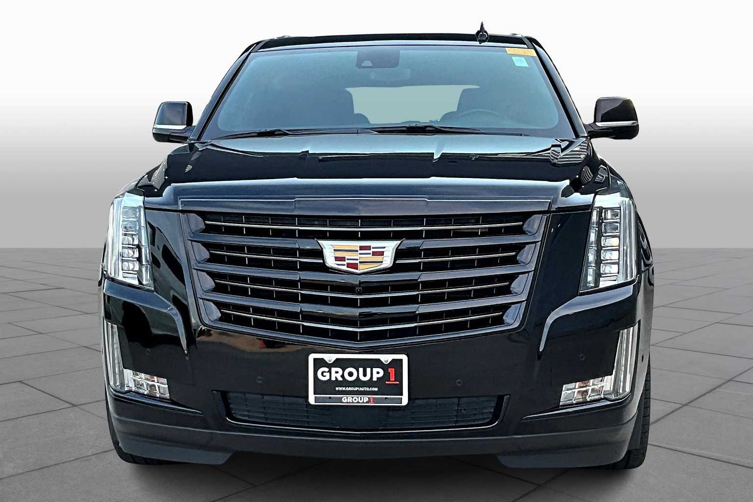2020 Cadillac Escalade Platinum photo 3