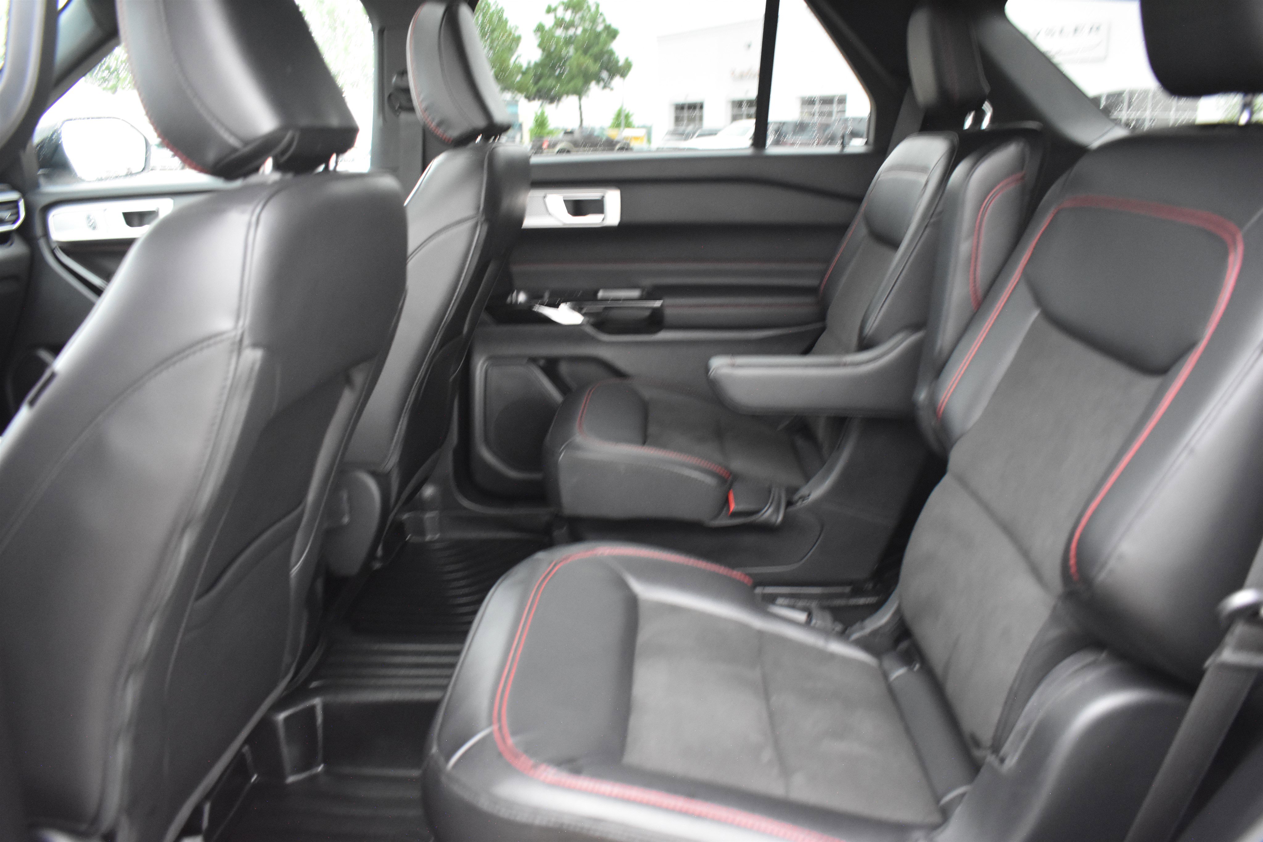 2023 Ford Explorer ST-Line photo 8