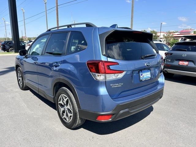 2021 Subaru Forester Premium photo 4