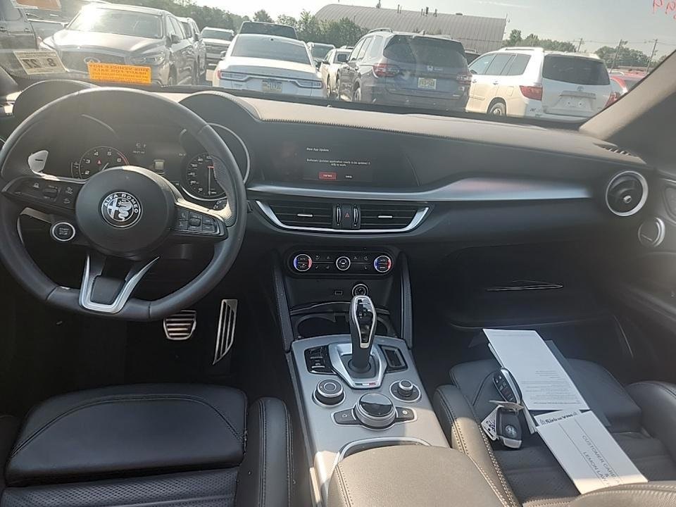 2022 Alfa Romeo Stelvio Ti photo 3