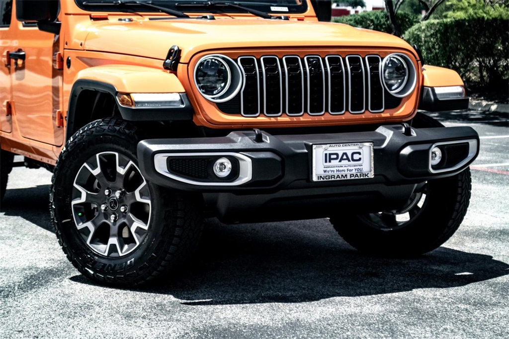 2025 Jeep Wrangler Sahara photo 3