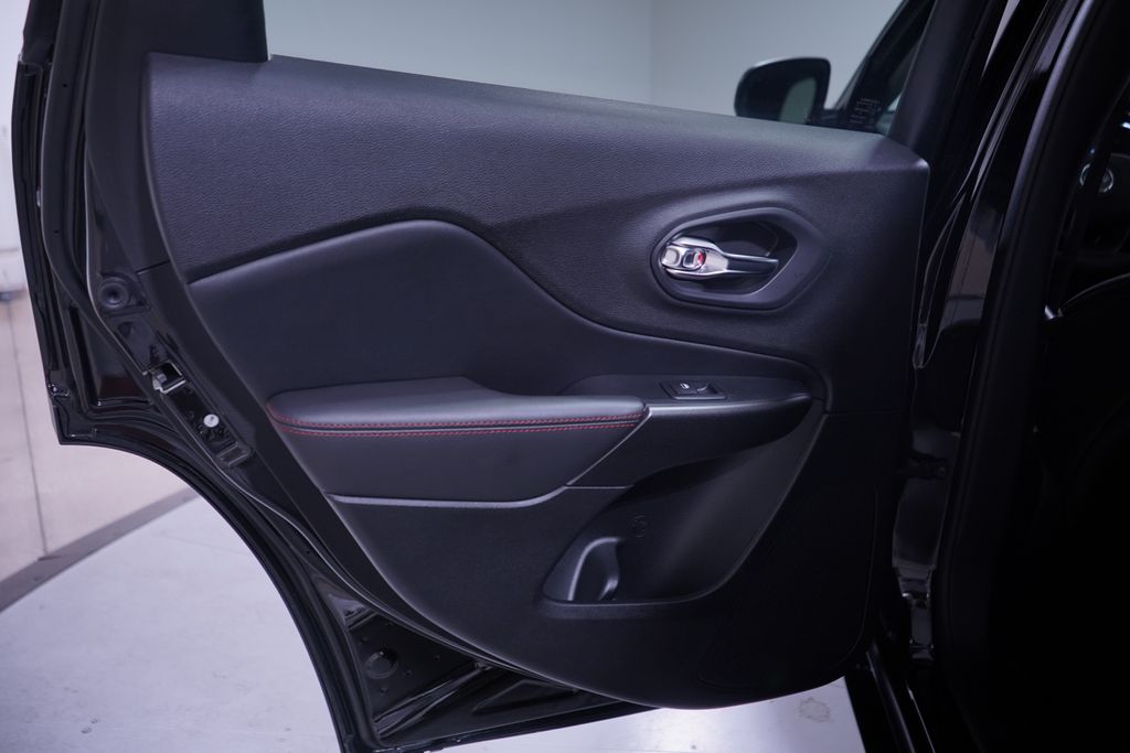 2020 Jeep Cherokee Trailhawk photo 13