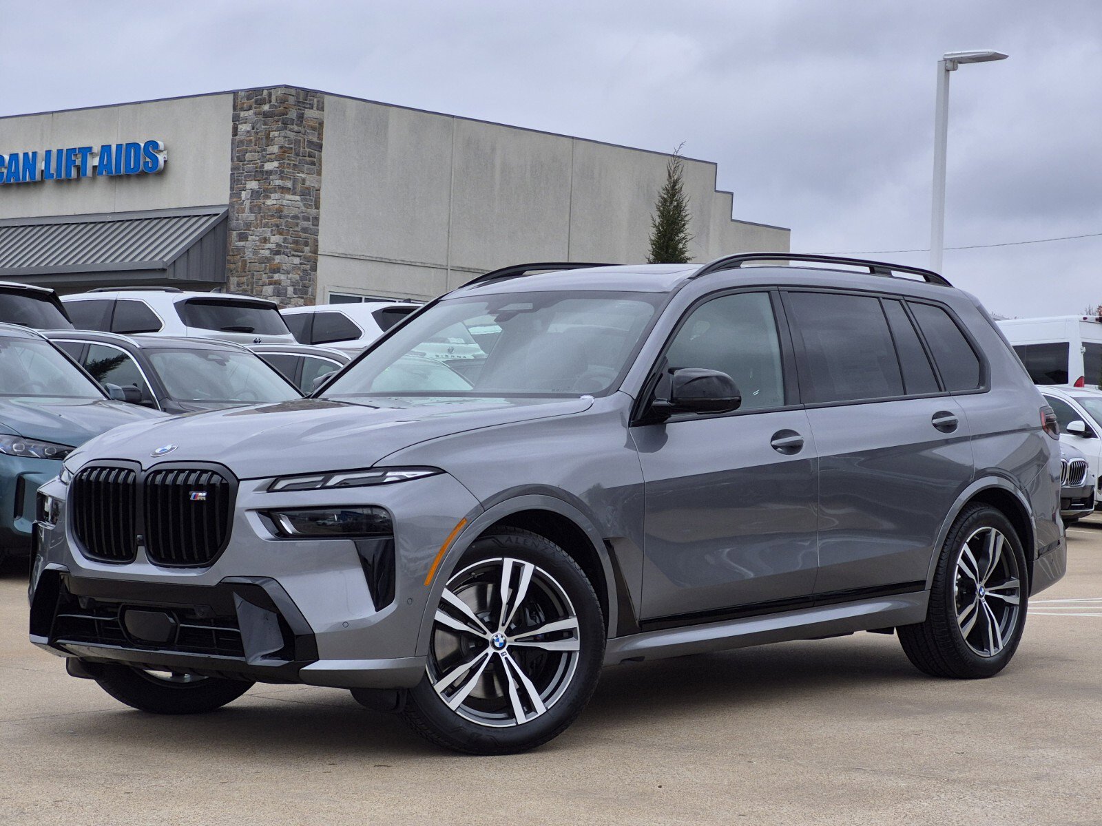 2026 BMW X7 M60i's photo