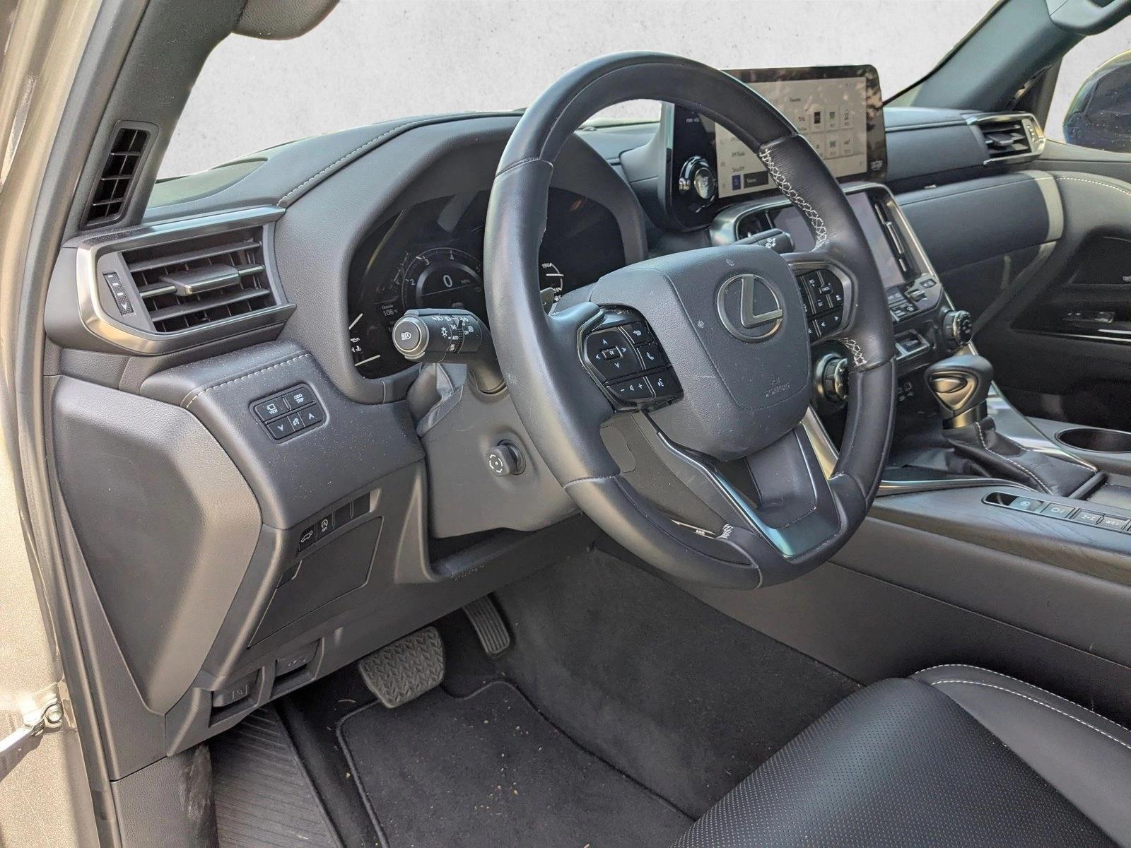 2024 Lexus LX 600 Luxury photo 10