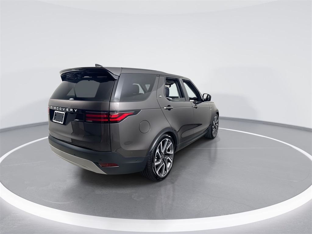 2025 Land Rover Discovery S photo 8