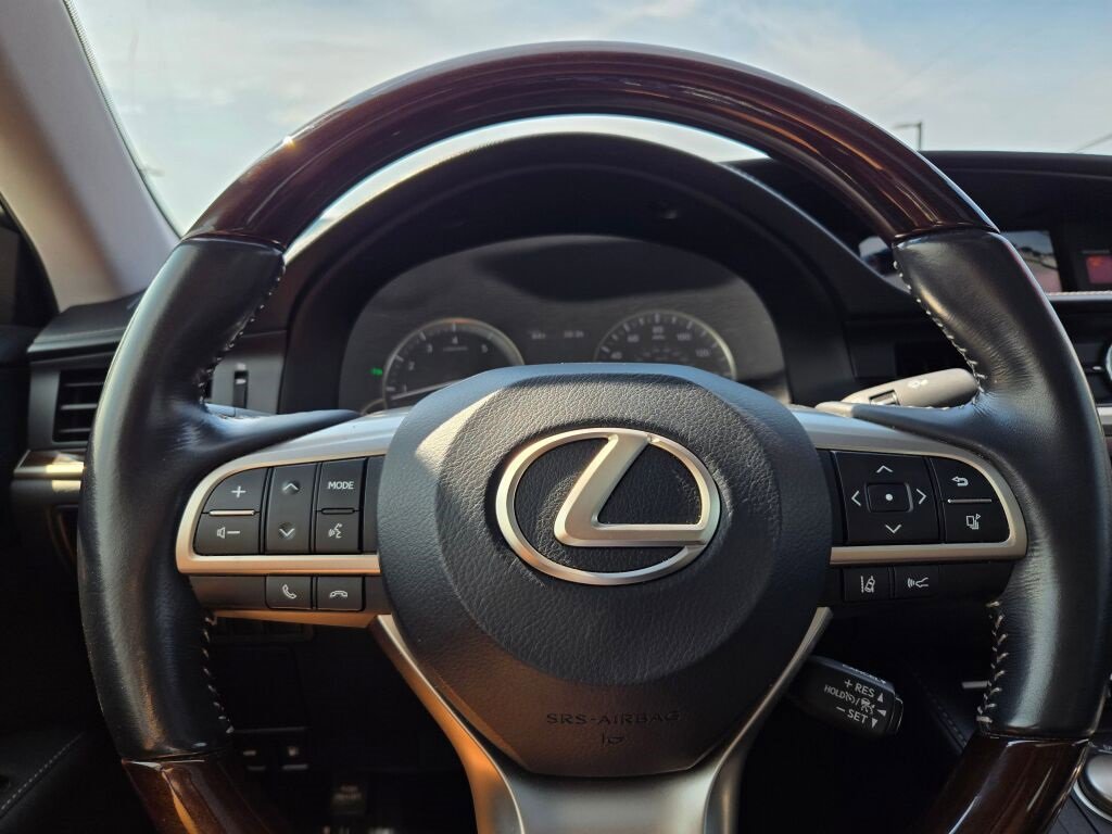 2016 Lexus ES 350 photo 34