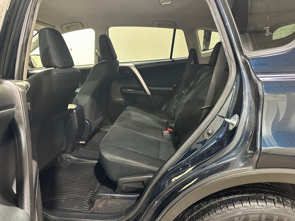 2018 Toyota RAV4 LE photo 21