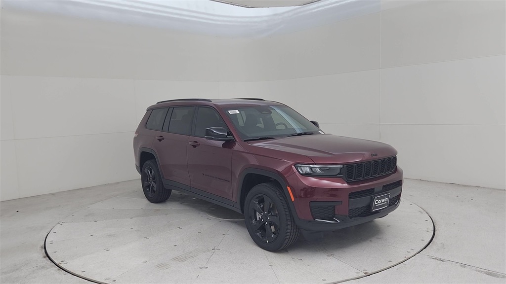 2025 Jeep Grand Cherokee Laredo Altitude X photo 3