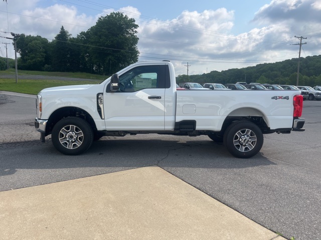 2025 Ford F-350 XLT photo 4