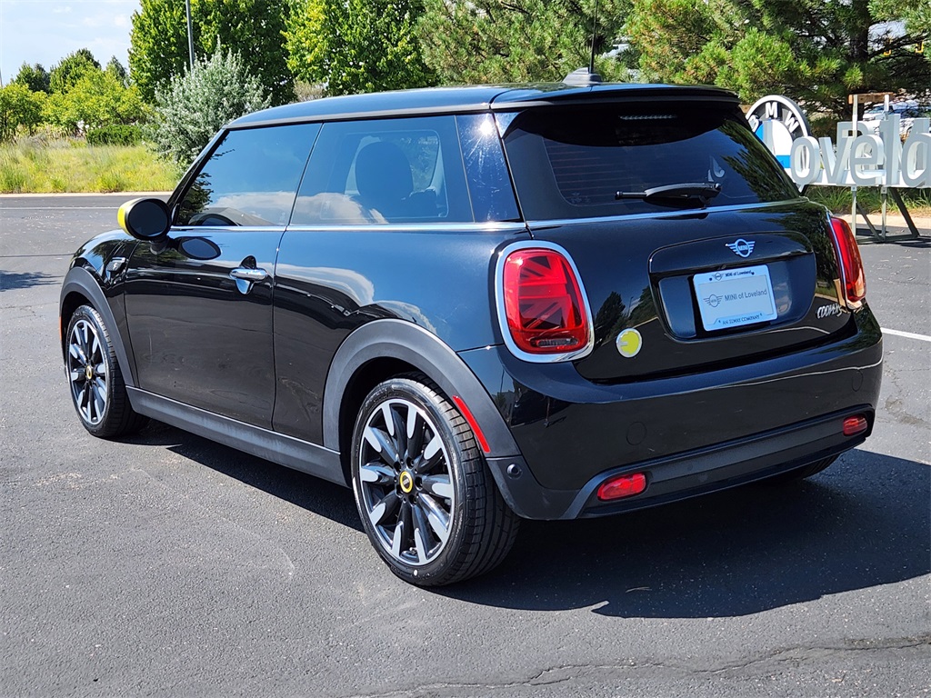 2024 Mini Cooper 2 Door Hardtop SE photo 3