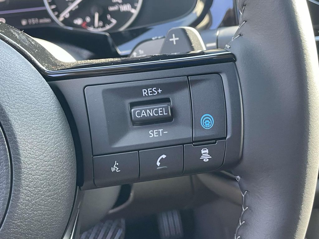 2025 Nissan Pathfinder SL photo 17