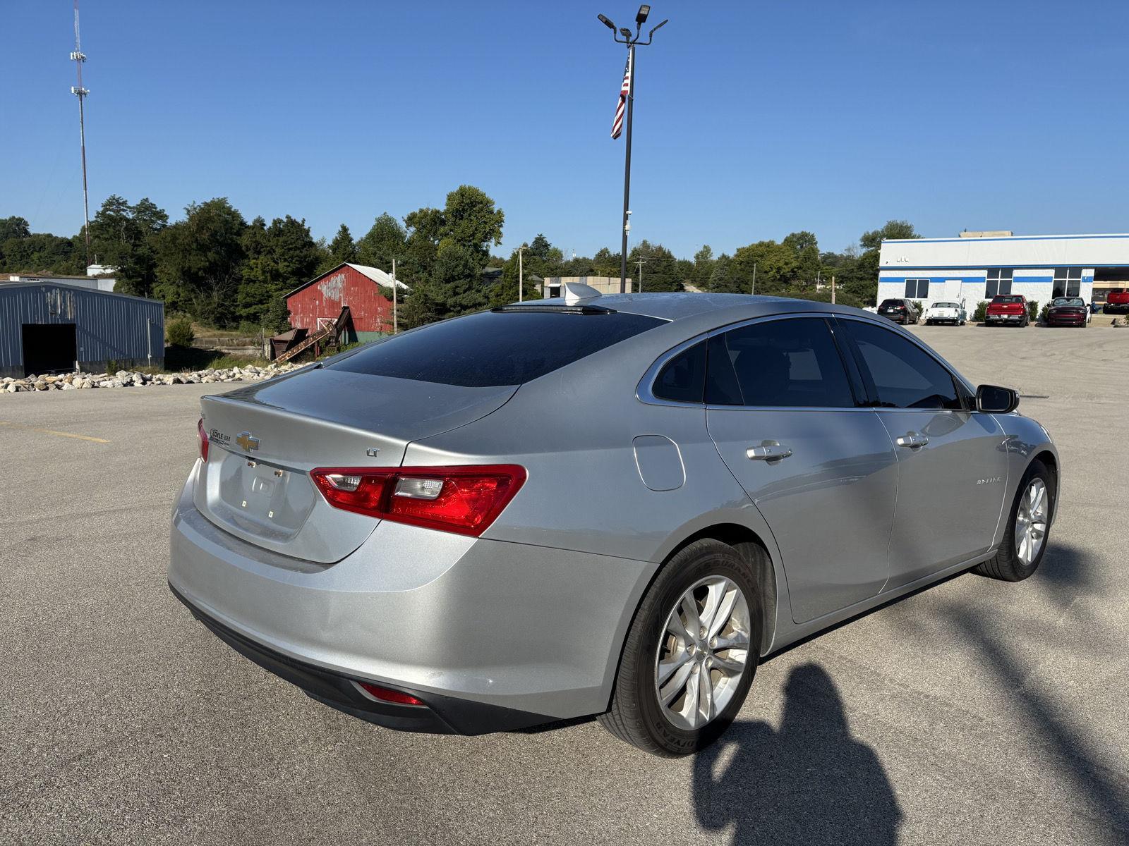 2016 Chevrolet Malibu 1LT photo 3