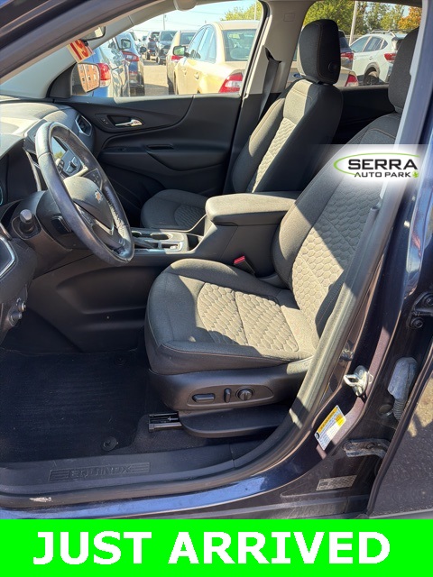 2019 Chevrolet Equinox LT photo 2