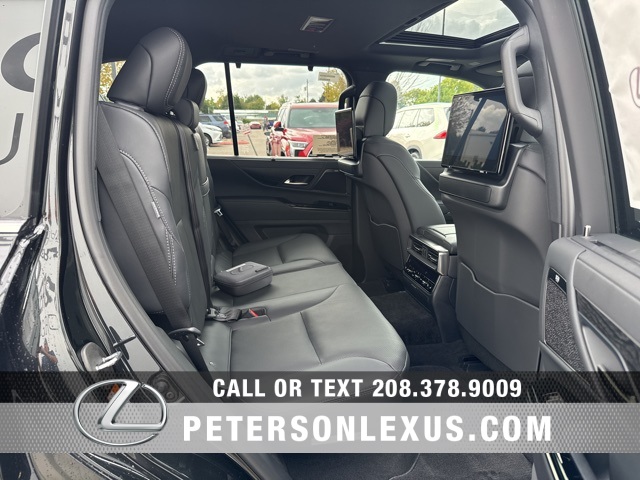 2025 Lexus LX Luxury photo 19