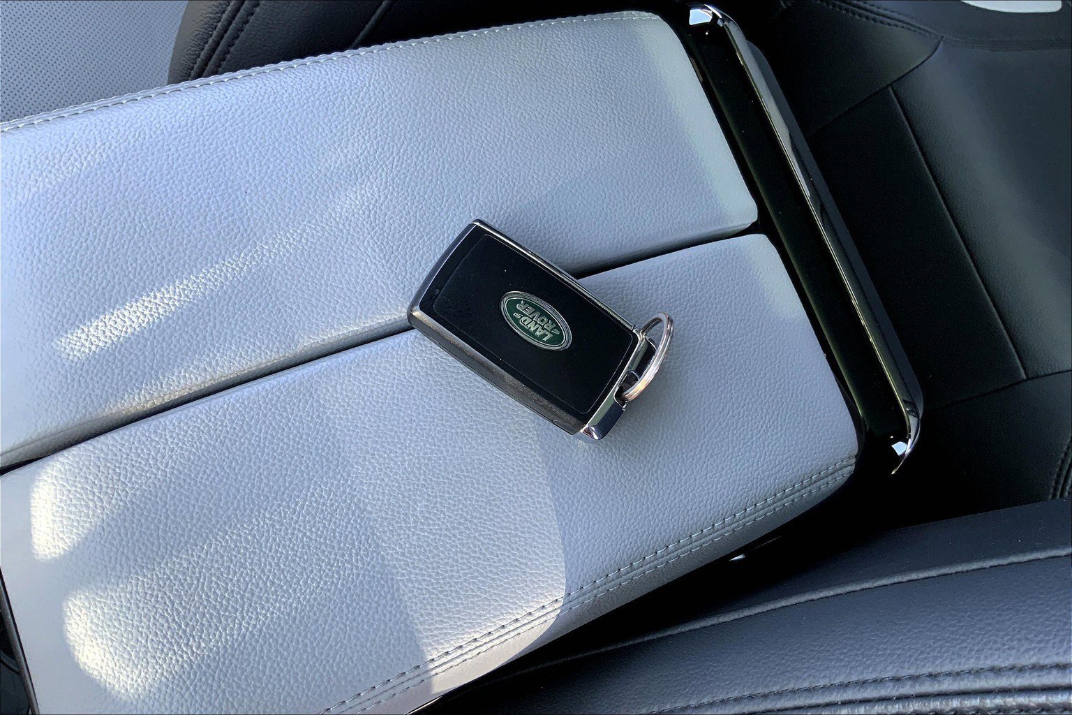 2023 Land Rover Range Rover Evoque R-Dynamic SE photo 12