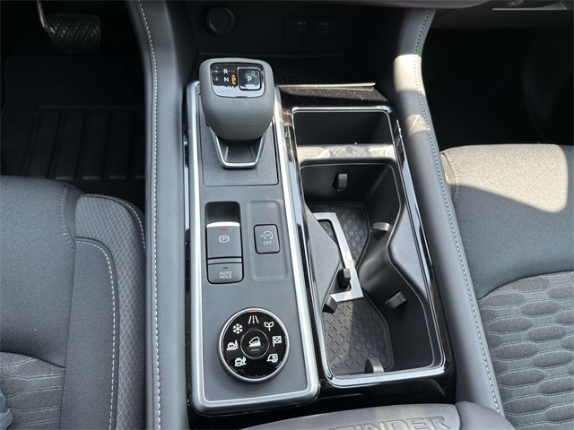 2025 Nissan Pathfinder SV photo 23