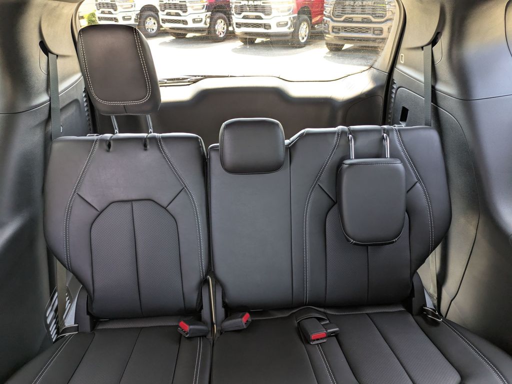 2026 Chrysler Pacifica photo 26