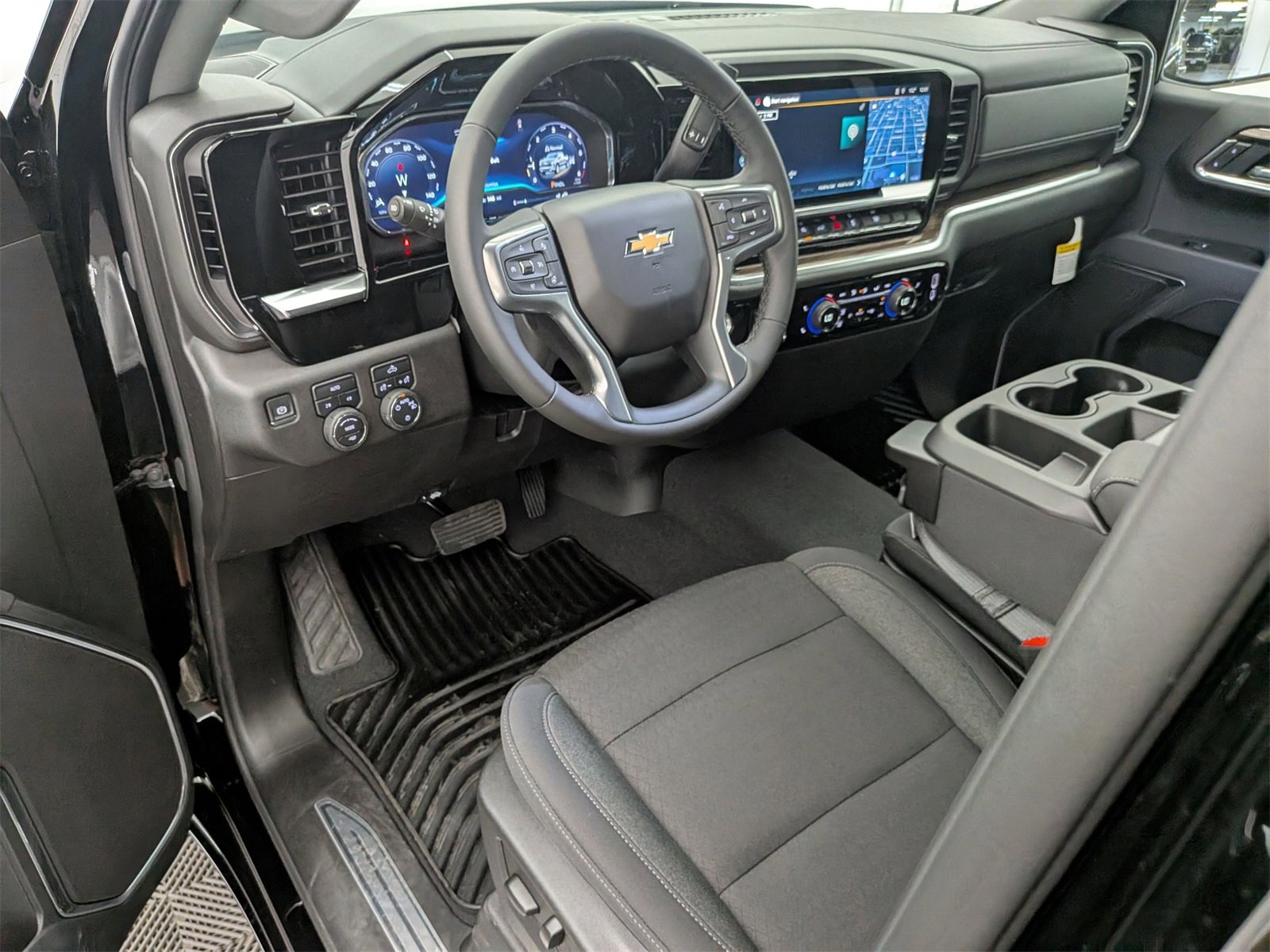2025 Chevrolet Silverado 1500 LT photo 2