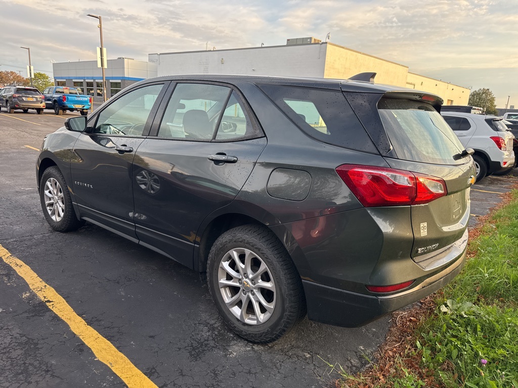 2019 Chevrolet Equinox LS photo 3