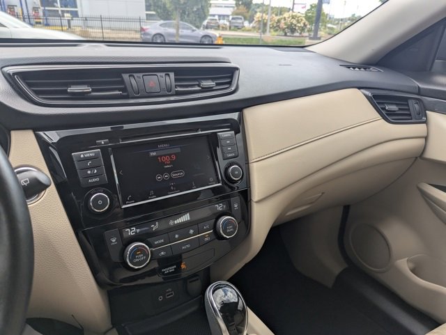 2018 Nissan Rogue SV photo 9
