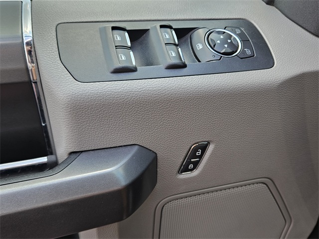 2015 Ford F-150 XLT photo 28