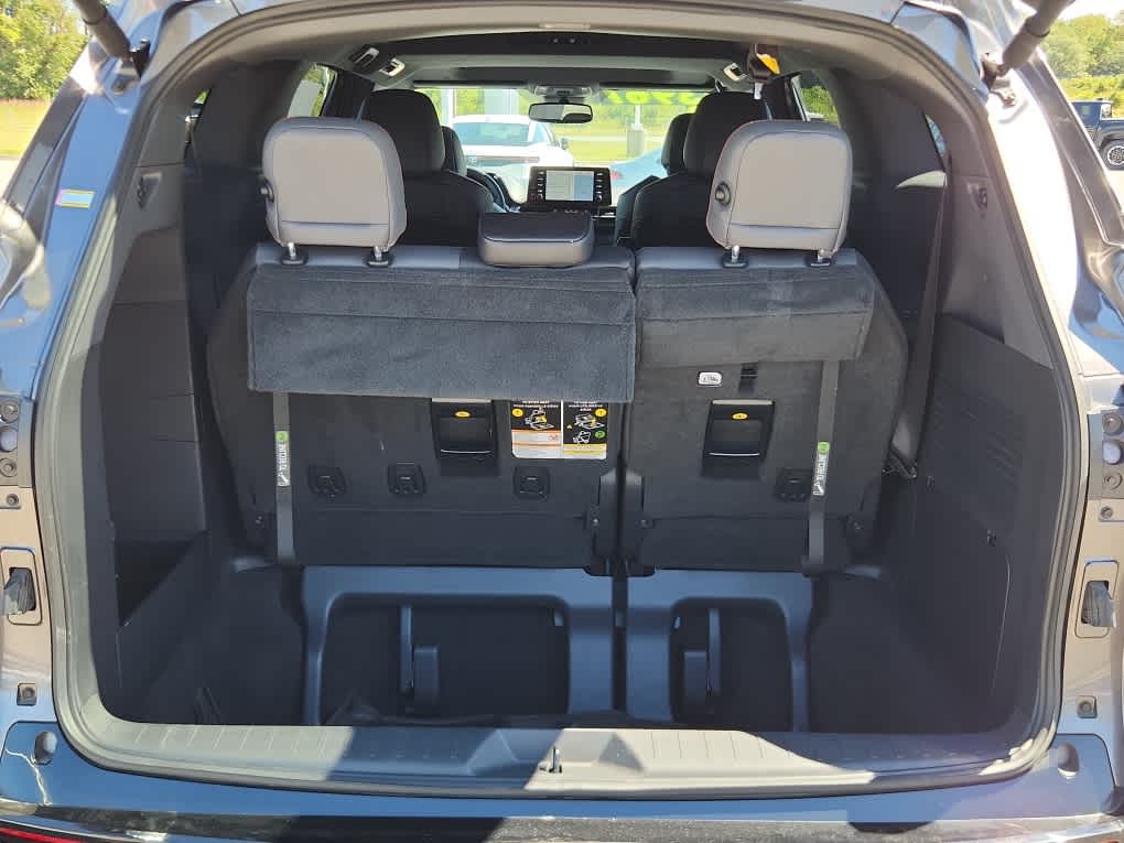 2022 Toyota Sienna XSE photo 21