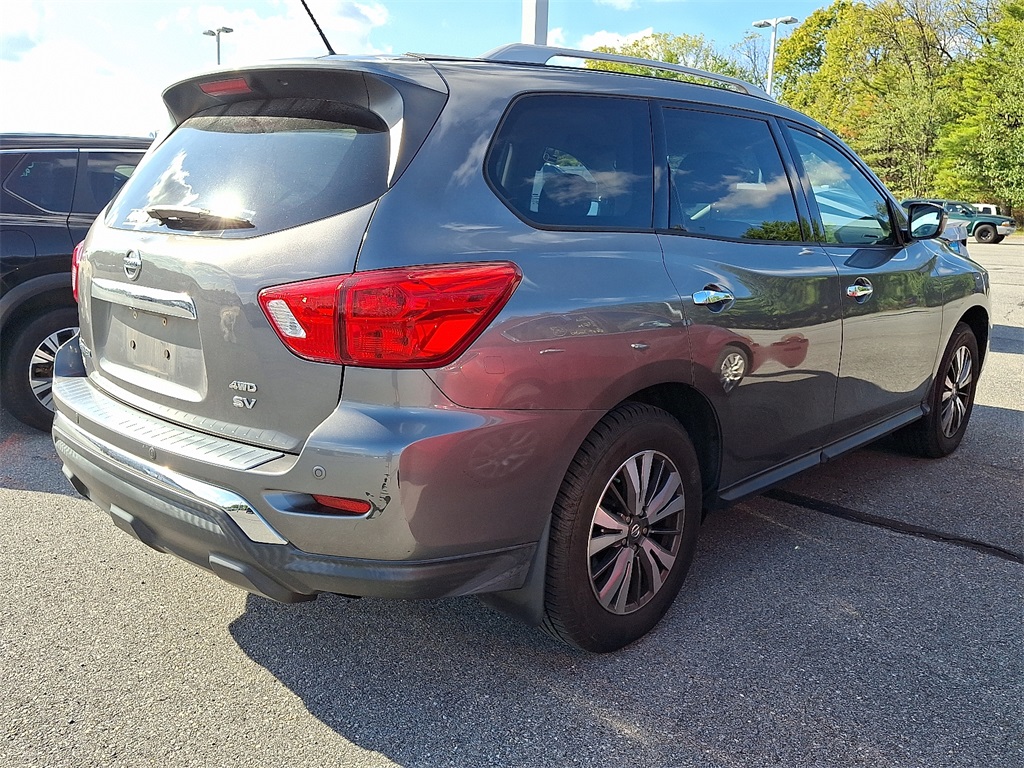2017 Nissan Pathfinder SV photo 4
