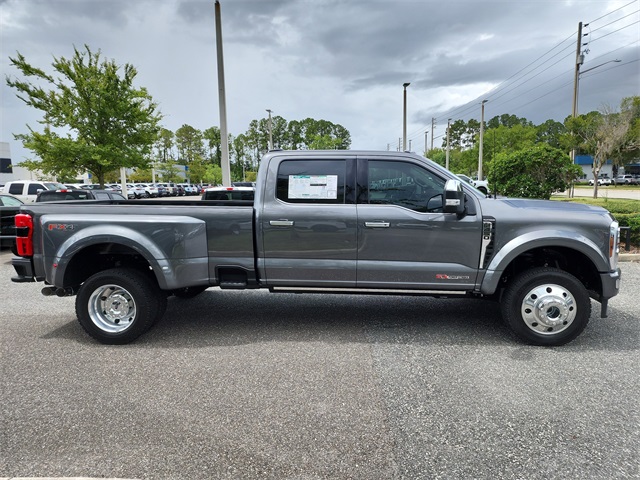 2025 Ford F-450 Platinum photo 2
