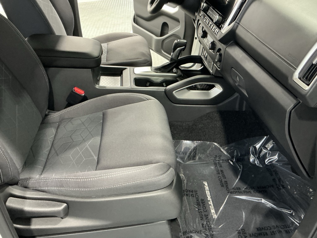 2025 Nissan Frontier SV photo 15