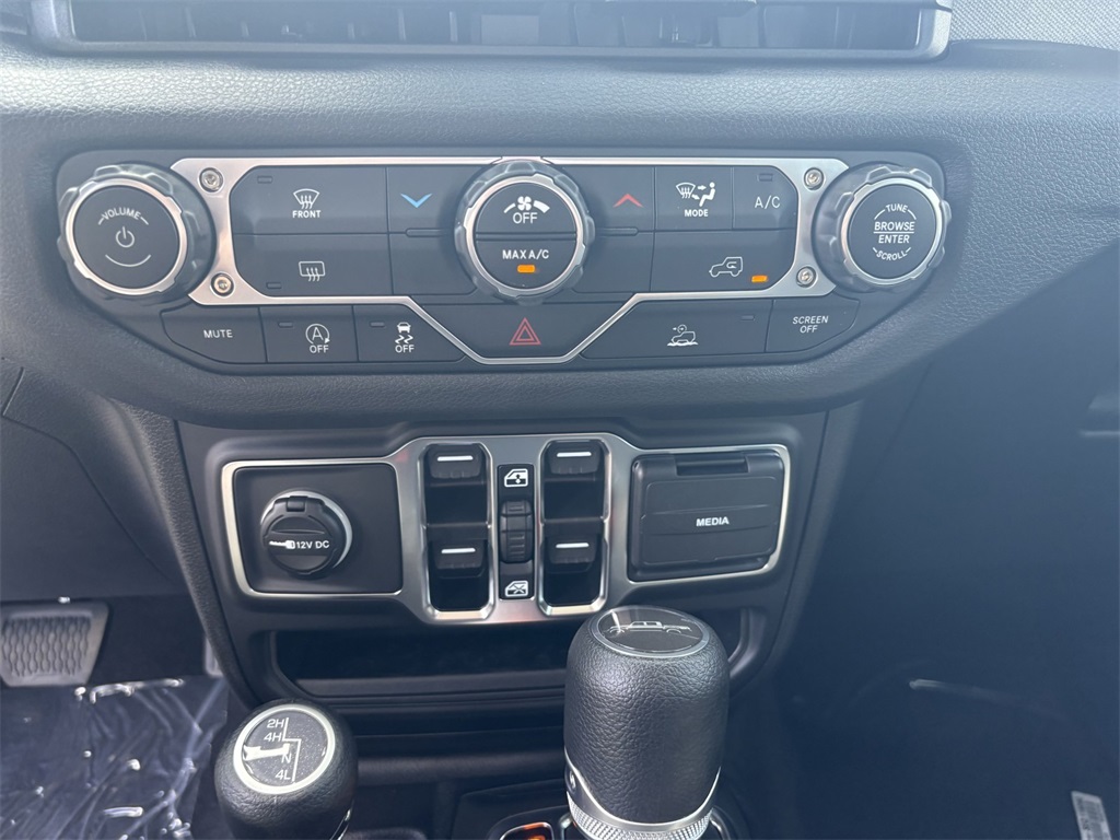 2025 Jeep Gladiator Sport S photo 18