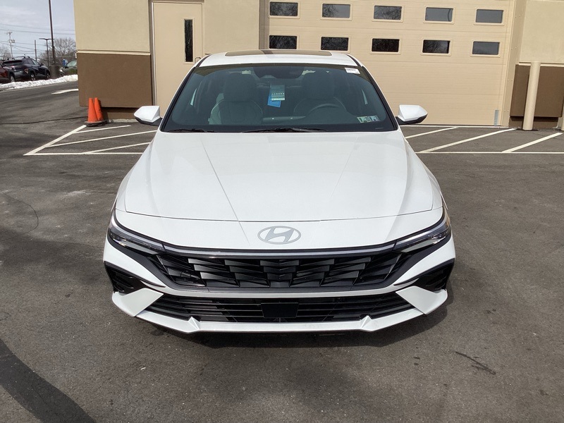 2025 Hyundai Elantra Hybrid Limited photo 2