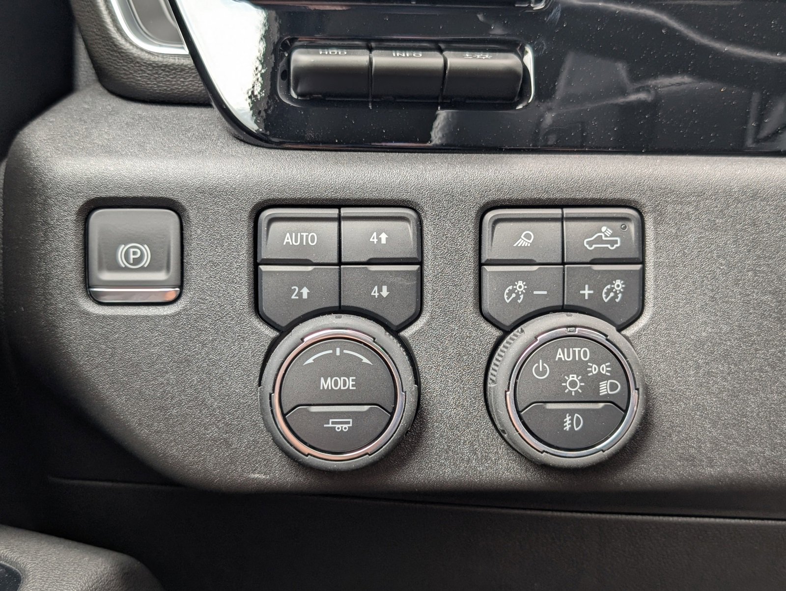 2025 Chevrolet Silverado 1500 LTZ photo 11