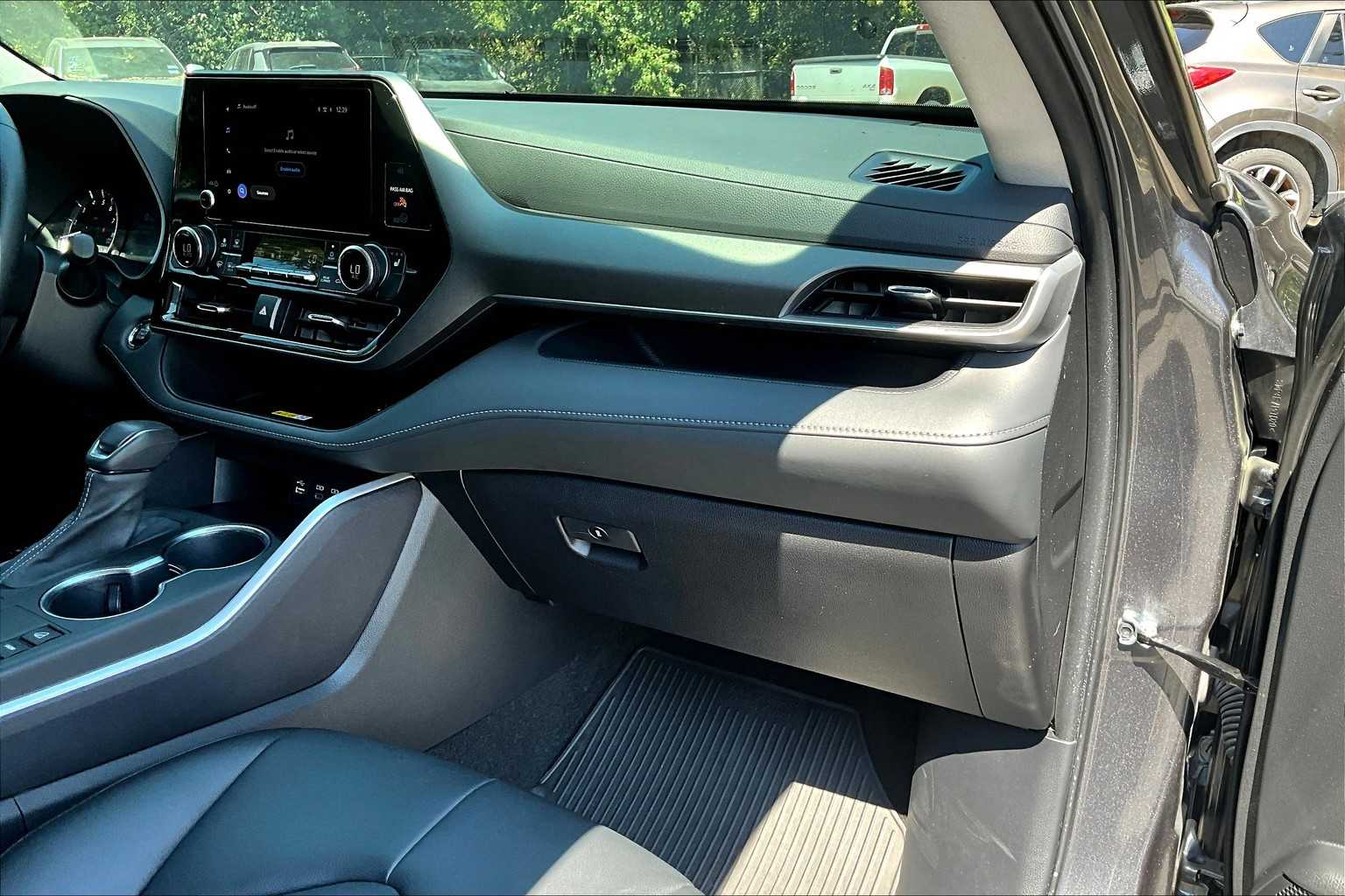 2023 Toyota Highlander XLE photo 18