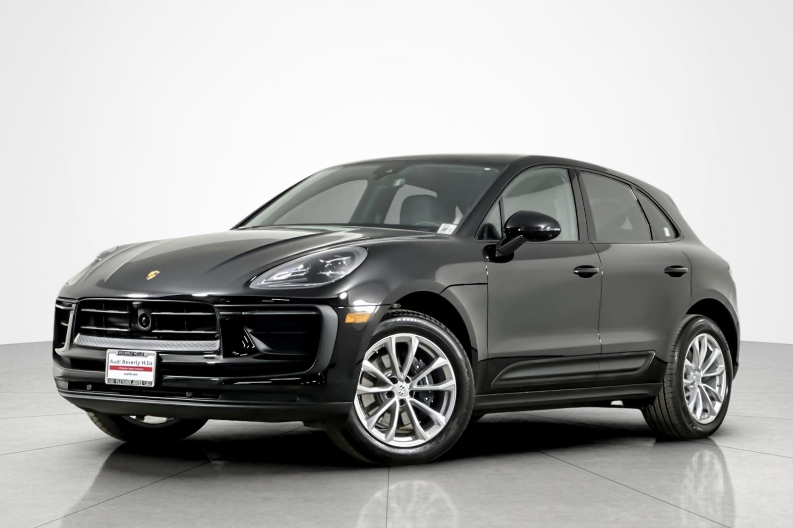 2025 Porsche Macan T