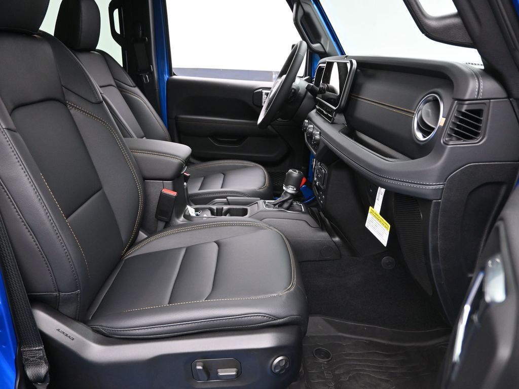 2025 Jeep Gladiator Sport photo 5