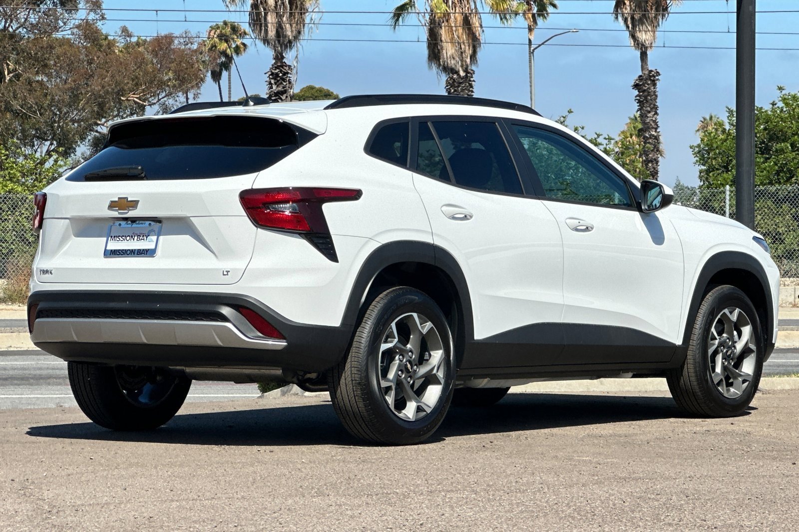 2025 Chevrolet Trax LT photo 4
