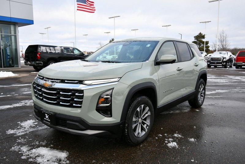 2026 Chevrolet Equinox LT photo 2