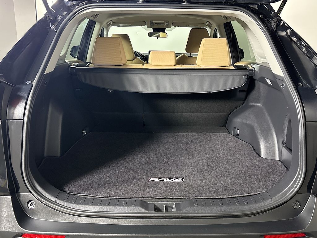 2021 Toyota RAV4 Hybrid LE photo 19