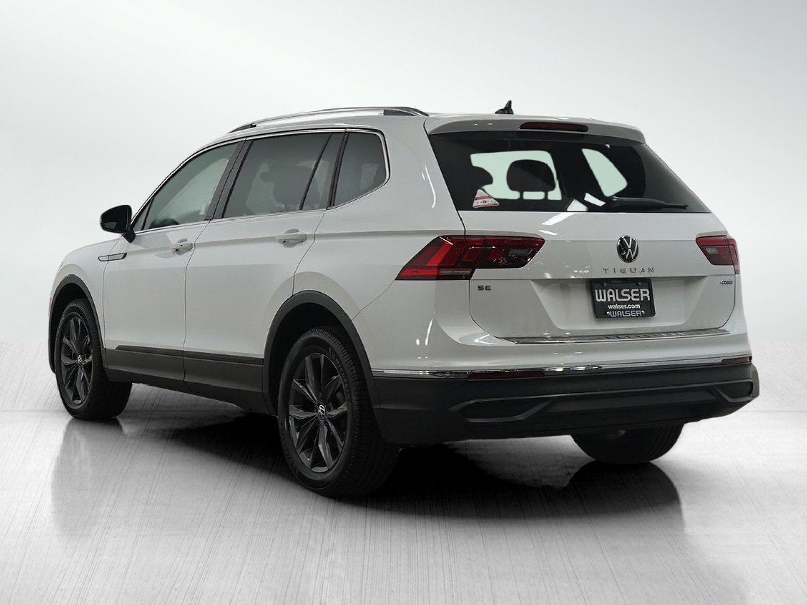 2024 Volkswagen Tiguan SE Wolfsburg Edition photo 3