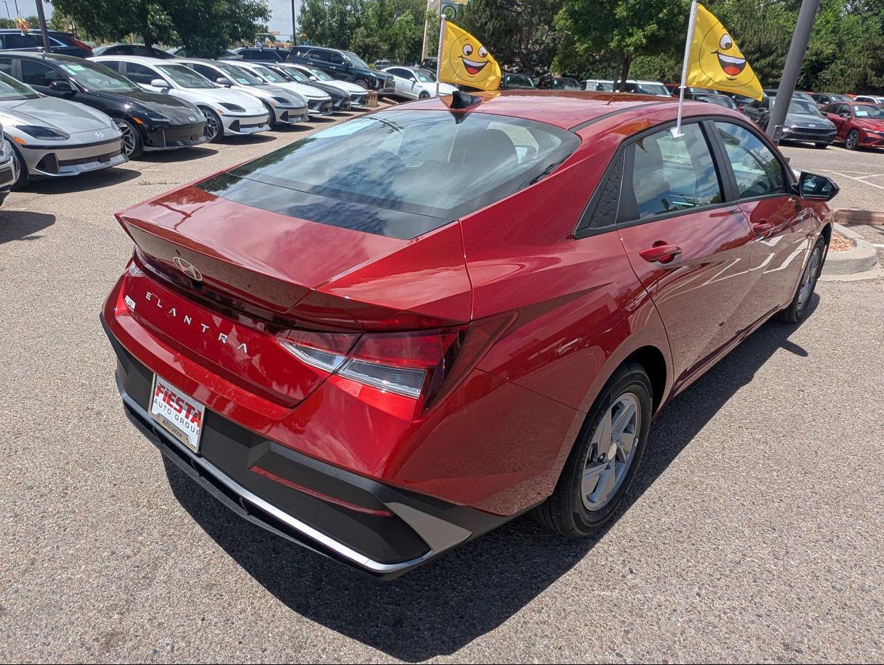 2025 Hyundai Elantra SE photo 6