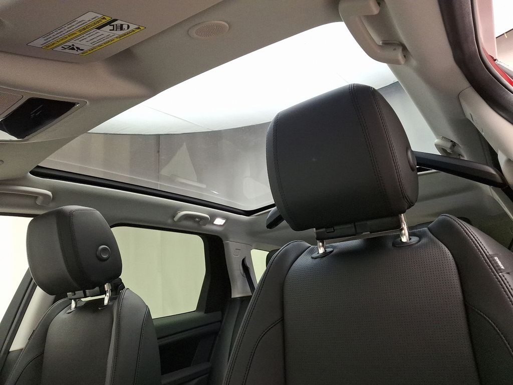 2025 Land Rover Discovery Sport S photo 8