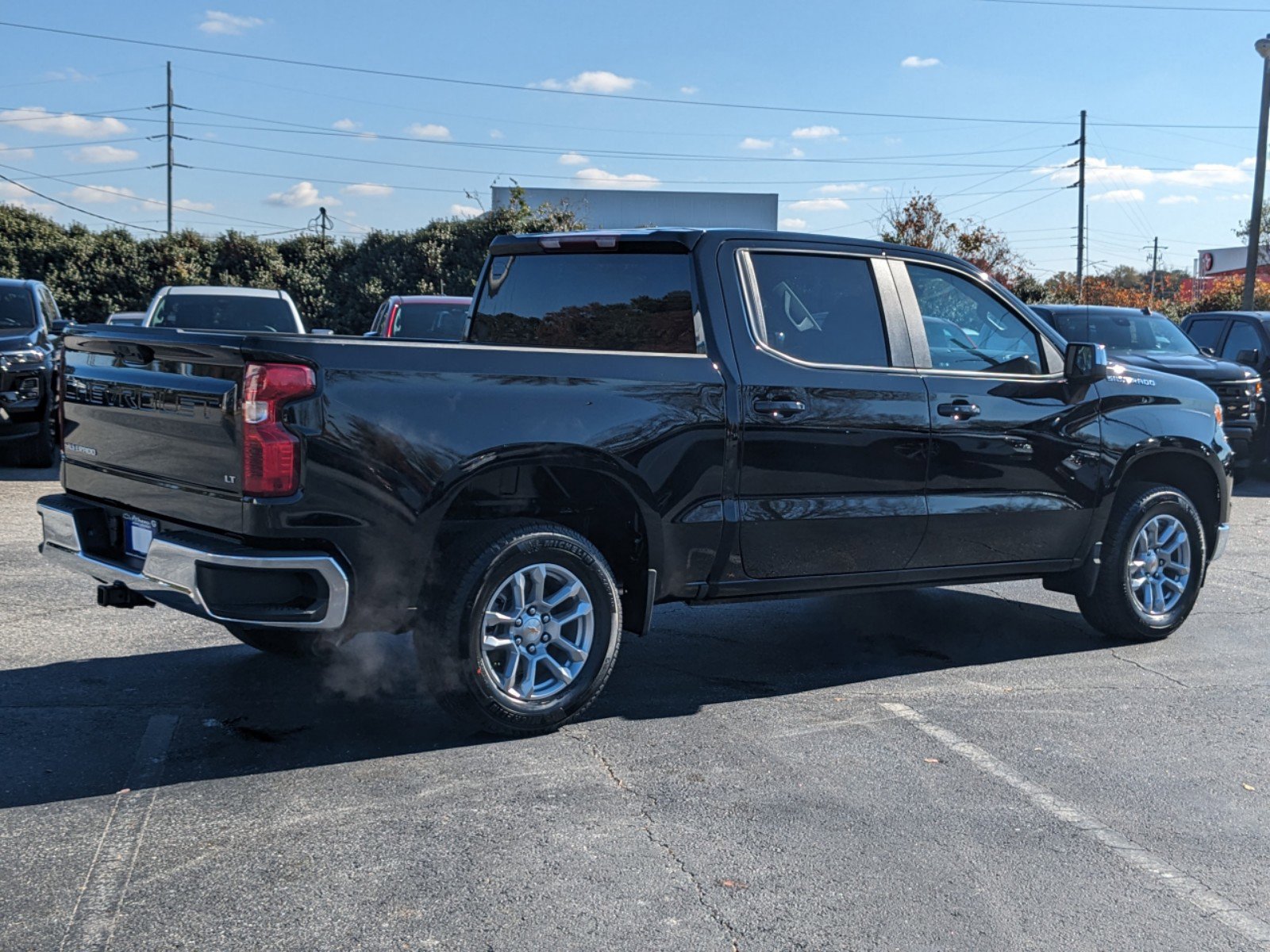 2025 Chevrolet Silverado 1500 LT photo 4