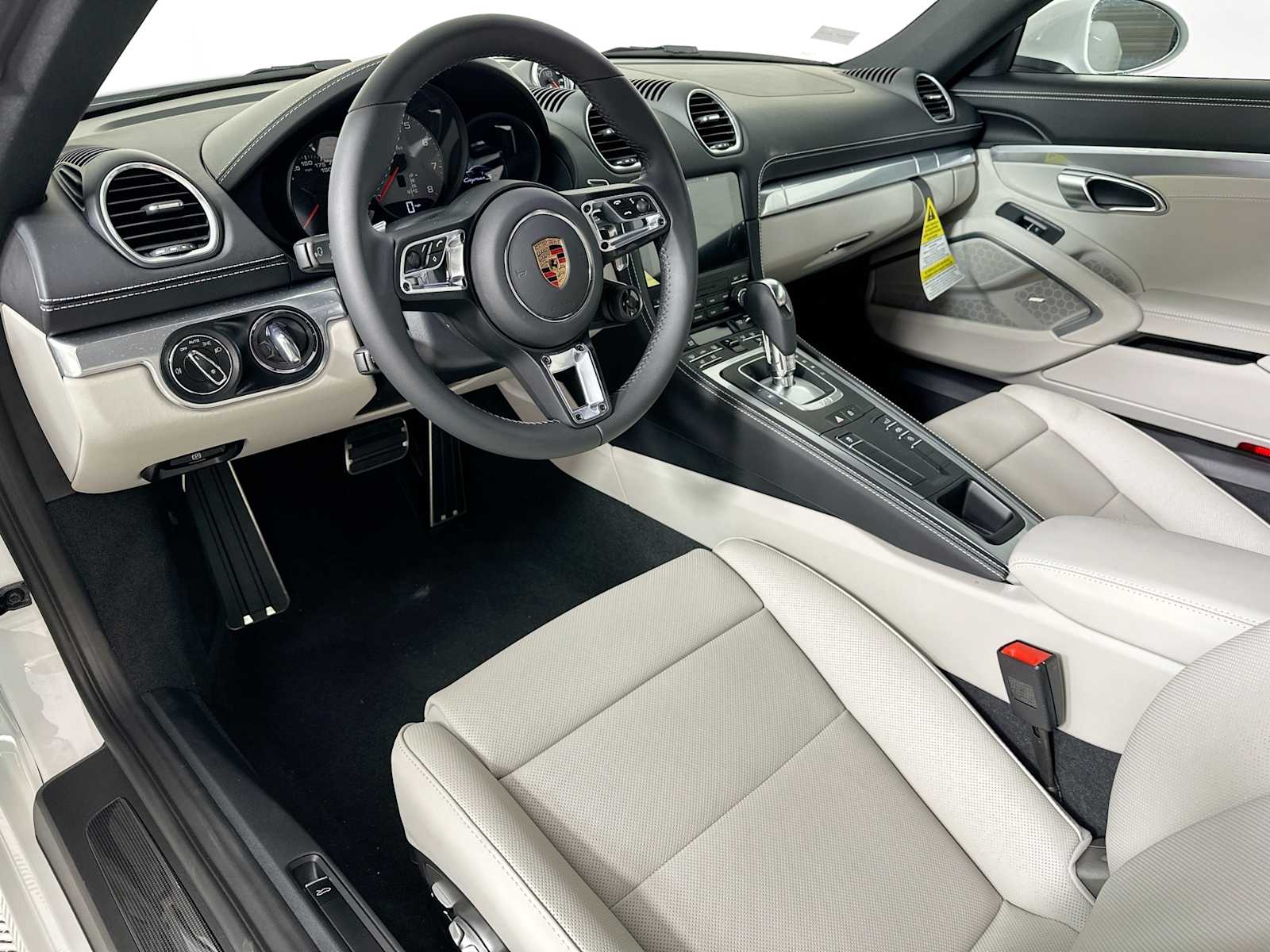 2025 Porsche Cayman Base S photo 4