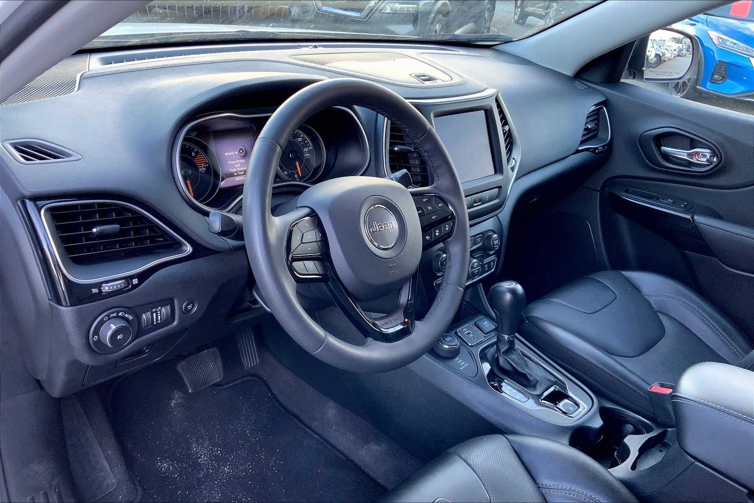 2023 Jeep Cherokee Altitude Lux photo 12