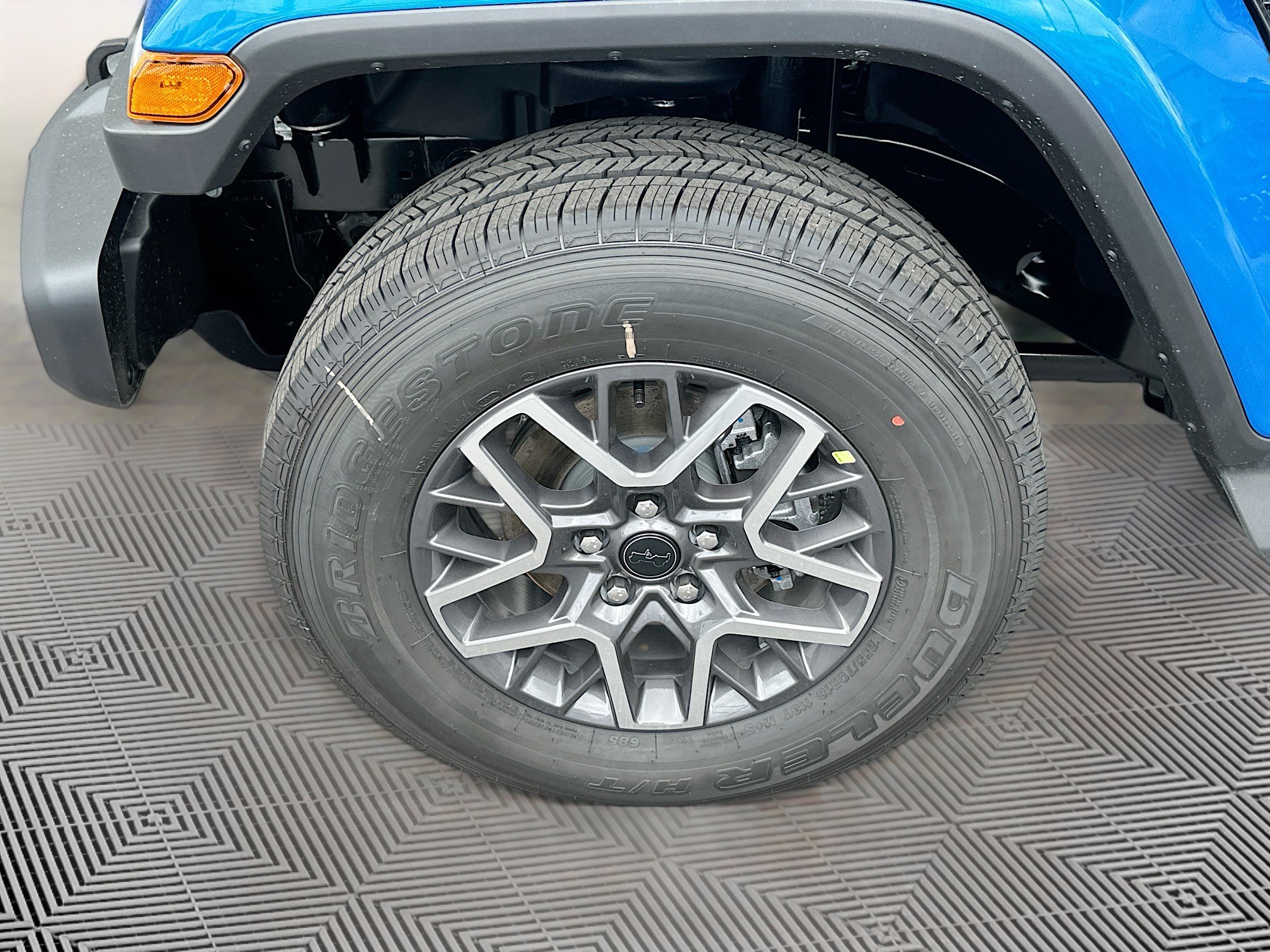 2025 Jeep Wrangler Sahara photo 17