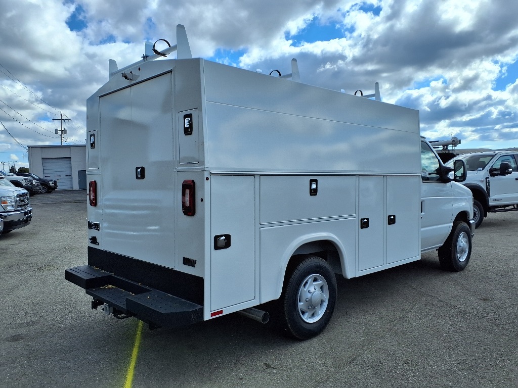 2026 Ford E-350 Base photo 4