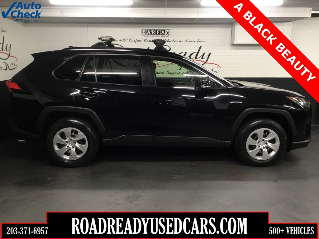 2019 Toyota RAV4 LE's photo