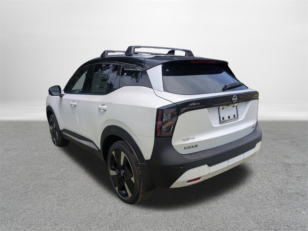 2025 Nissan Kicks SR photo 4
