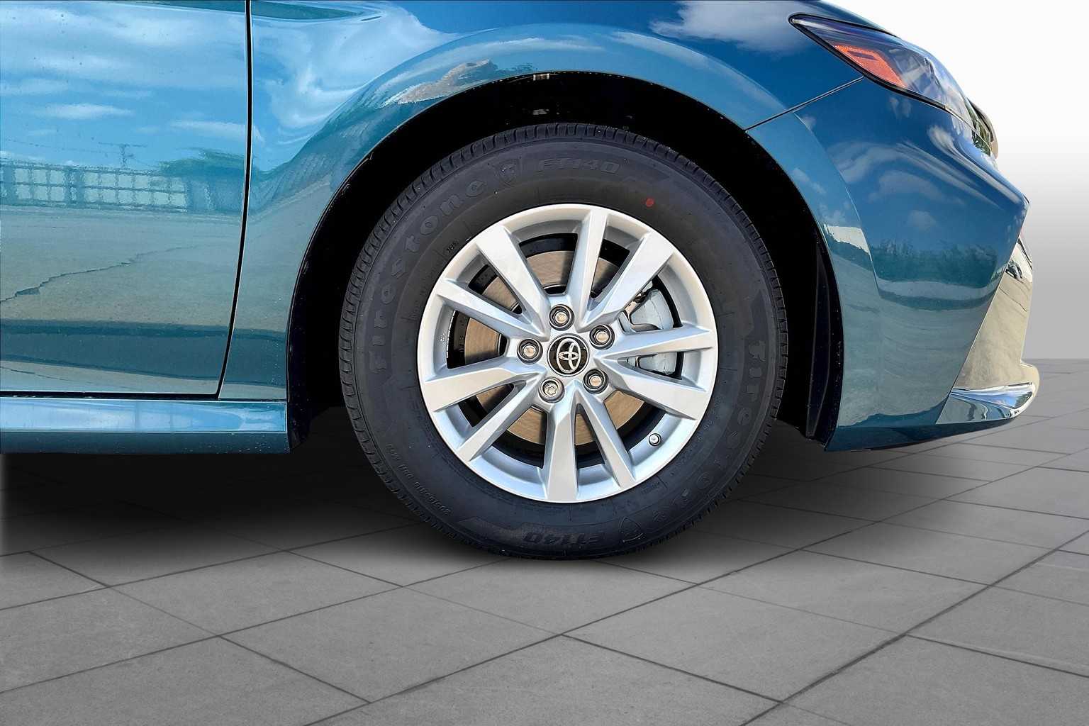 2025 Toyota Camry LE photo 12