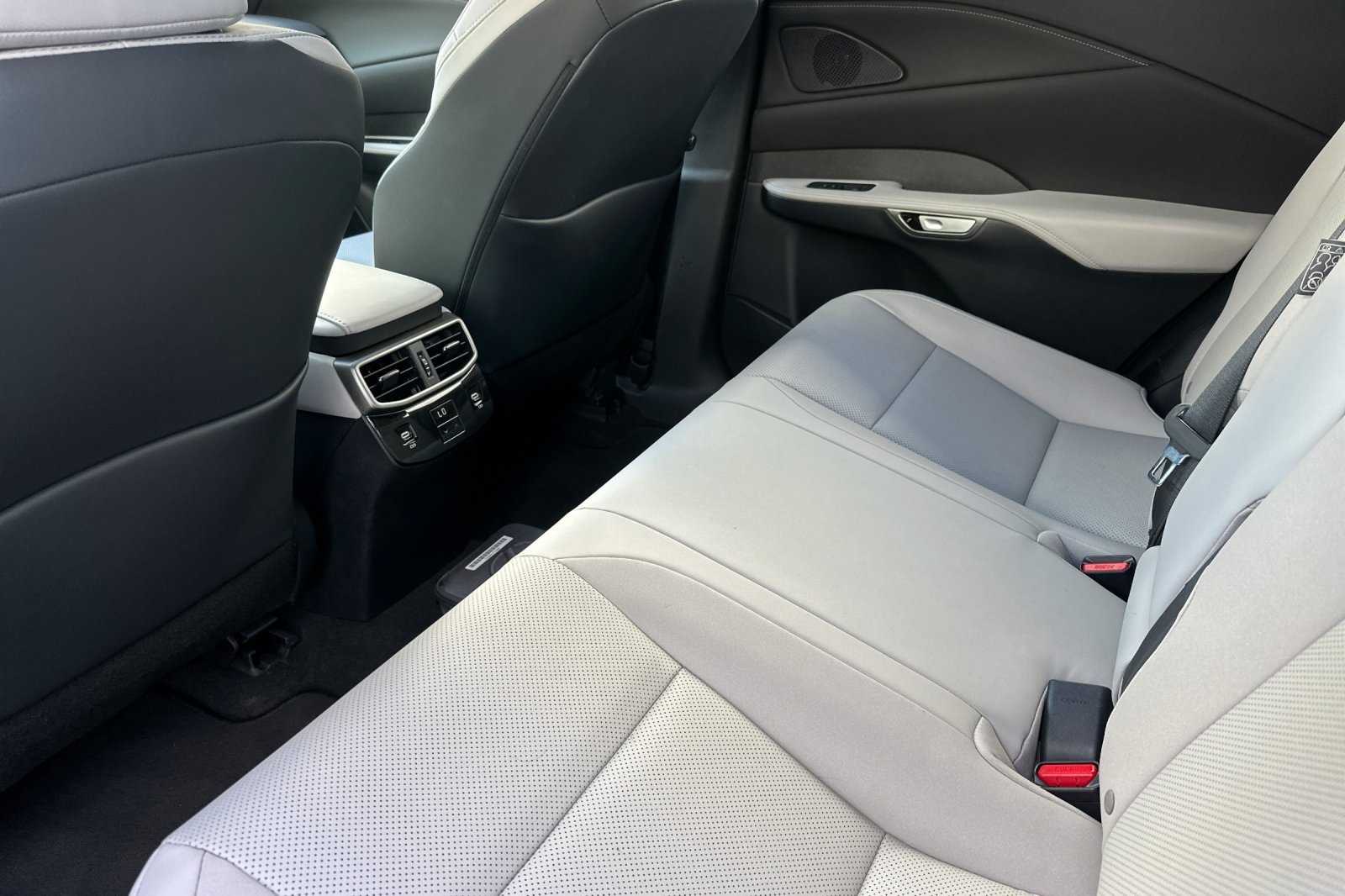 2024 Lexus RX 350h Premium photo 4